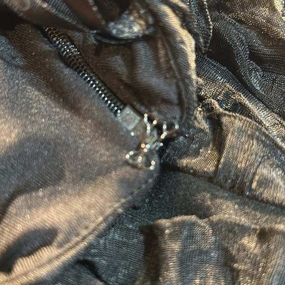 Ladies Calvin Klein Ruffled Skirt. - Picture 6 of 8